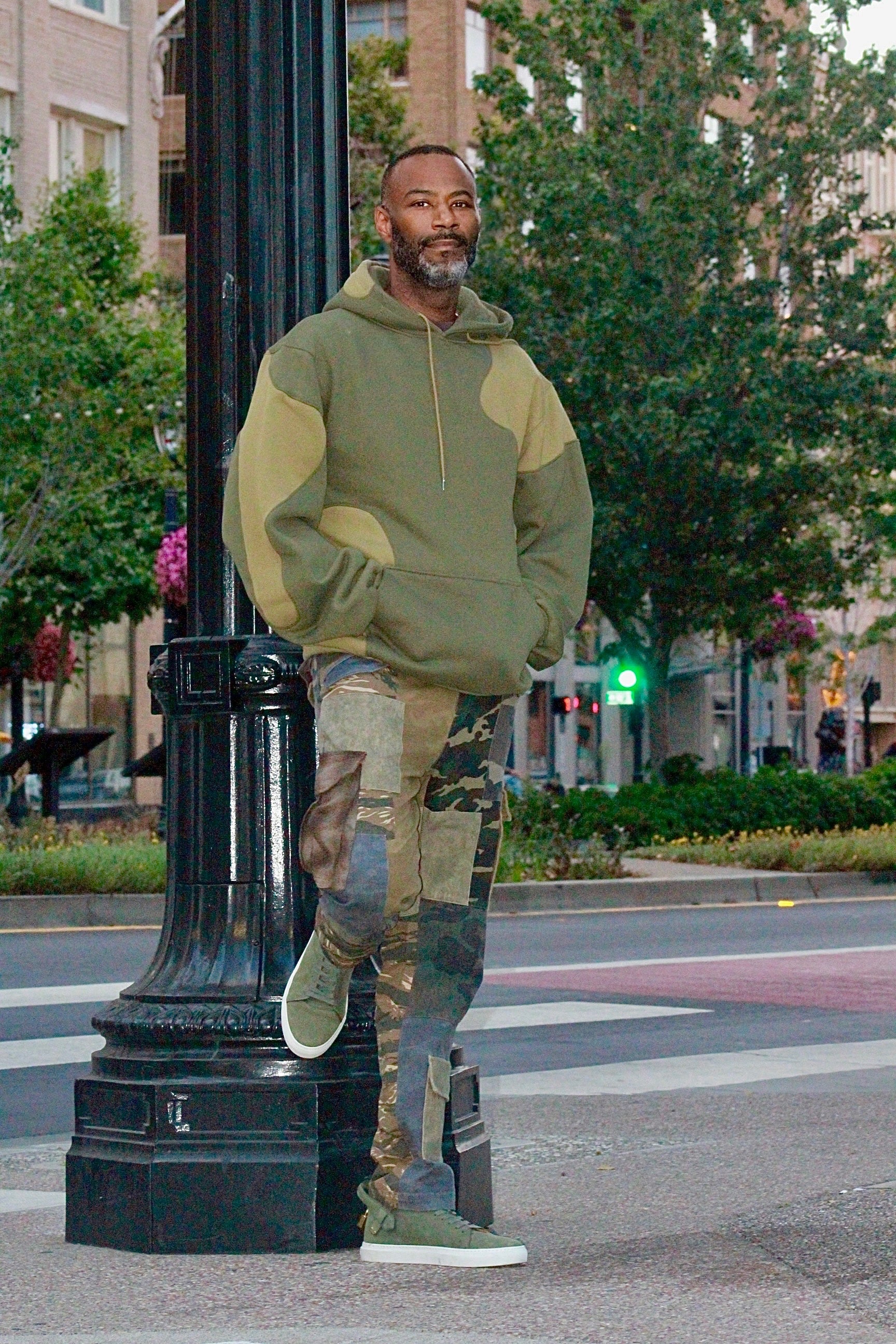 Camo on sale cargo capris